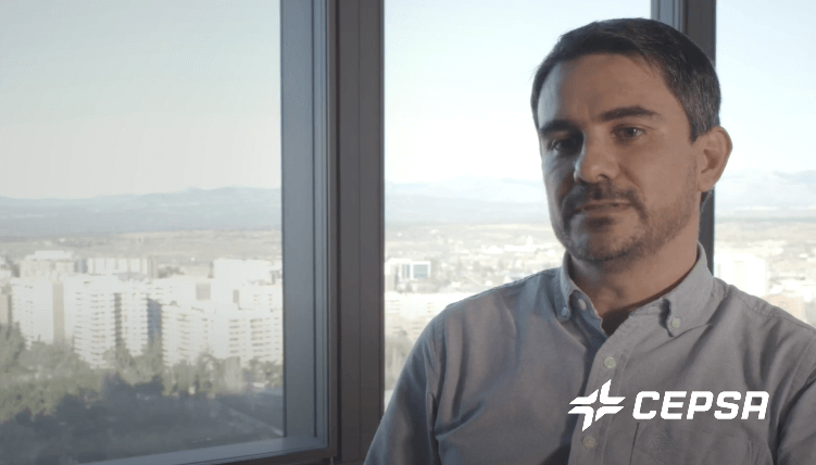 Regarder la vidéo : Cepsa automates IT to achieve operational efficiency with Red Hat